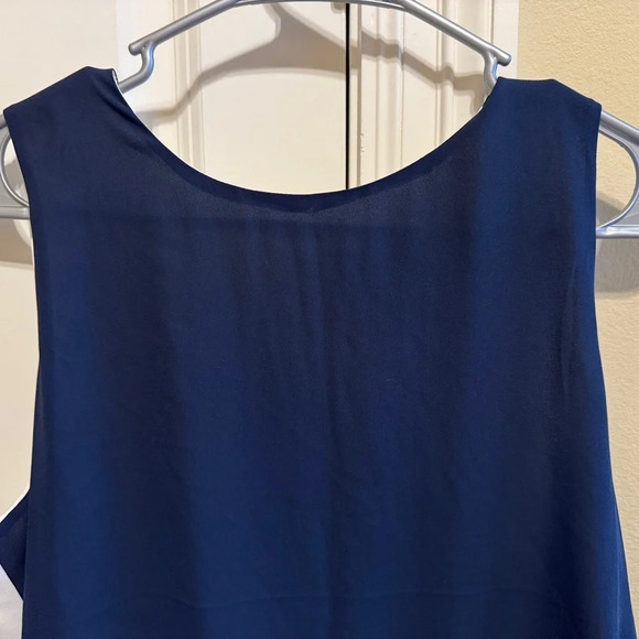 White House Black Market Navy White Asymmetrical Sleeveless Top Sz M - Picture 5 of 10